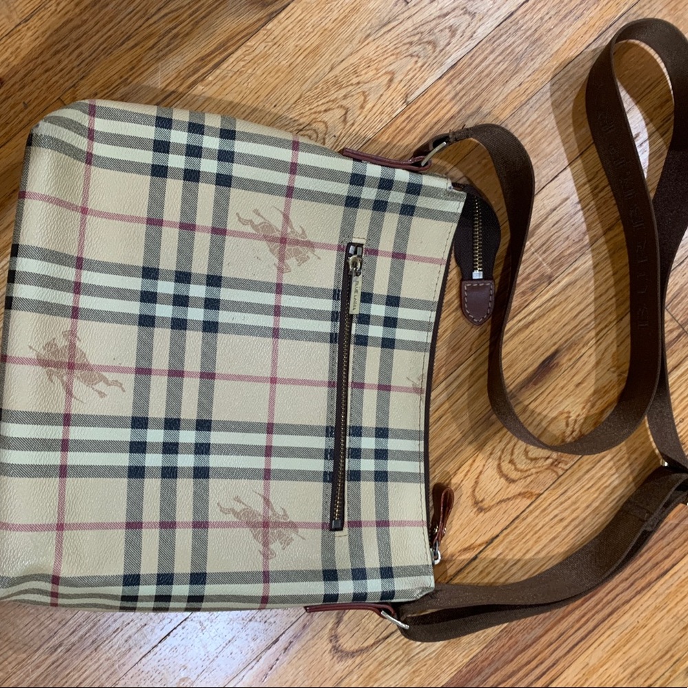 BURBERRY CROSSBODY LEATHER MESSENGER BAG